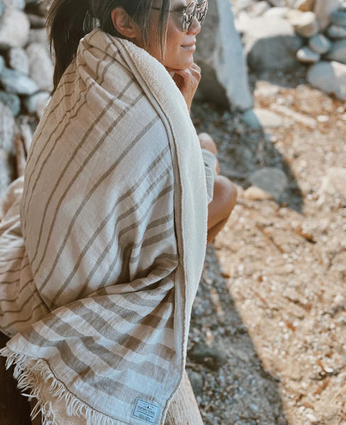 Tofino Towel Co. - The Rowyn Fleece Lined Throw
