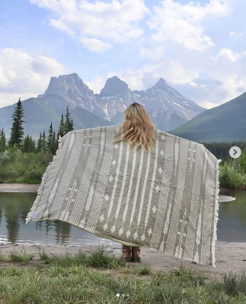 Tofino Towel Co. - The Arrow Fleece Lined Throw  🇨🇦