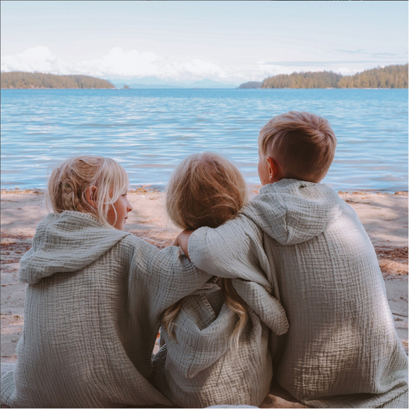 Tofino Towel Co. - Pebble Kids Poncho 🇨🇦