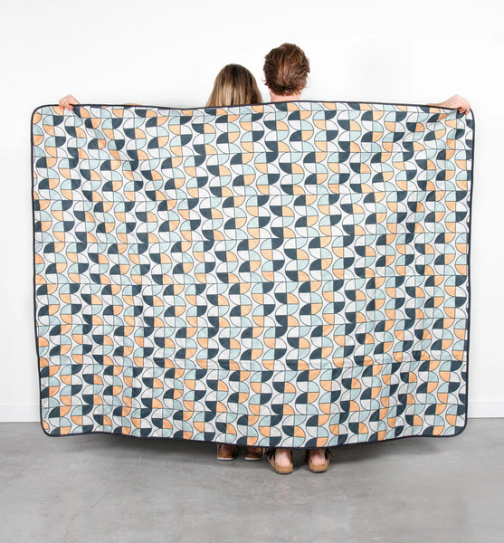 Tofino Towel Co. - The Excursion Packable & Water-Resistant Picnic Blanket 🇨🇦